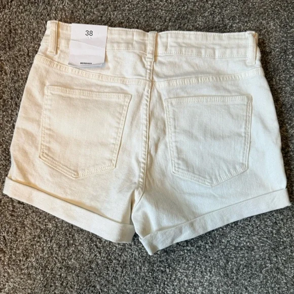 NWT Women’s Bershka White Jean Shorts High-Waisted - Picture 2 of 6